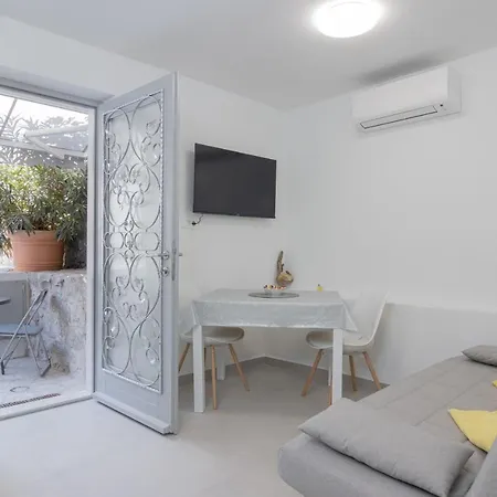 Marina Apartment *